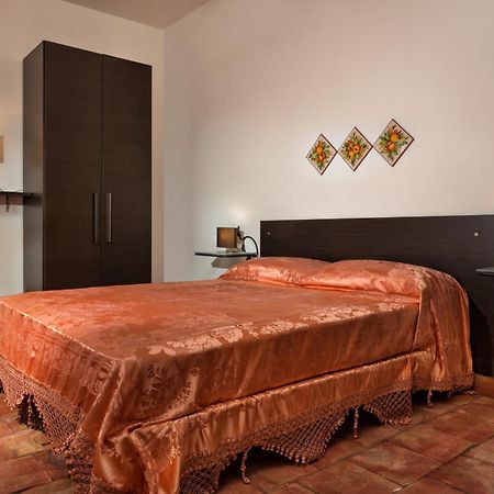 Nake Residenza Artistica Villa SantʼAlfio Kültér fotó