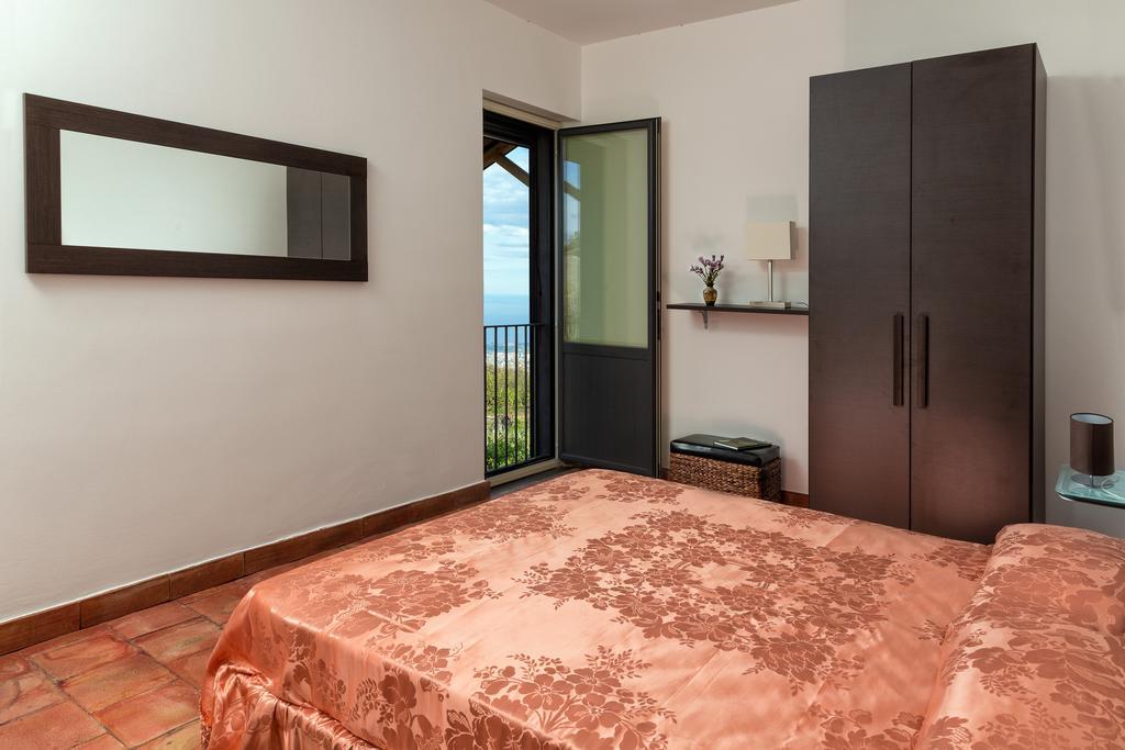 Nake Residenza Artistica Villa SantʼAlfio Szoba fotó