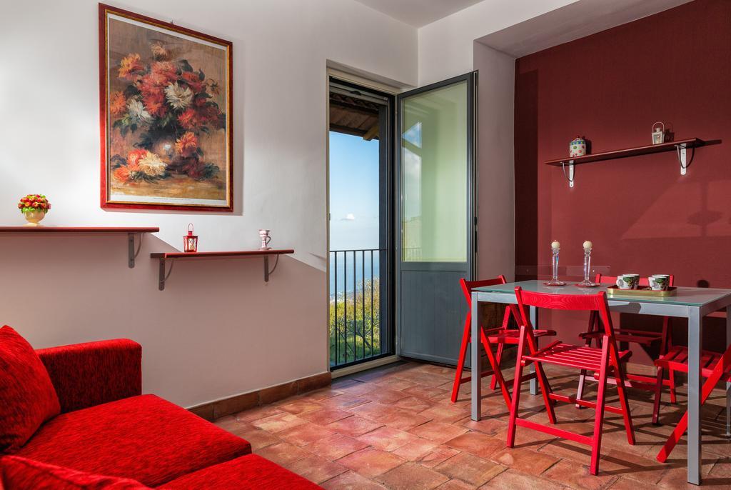 Nake Residenza Artistica Villa SantʼAlfio Szoba fotó