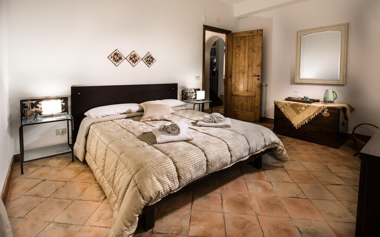 Nake Residenza Artistica Villa SantʼAlfio Kültér fotó