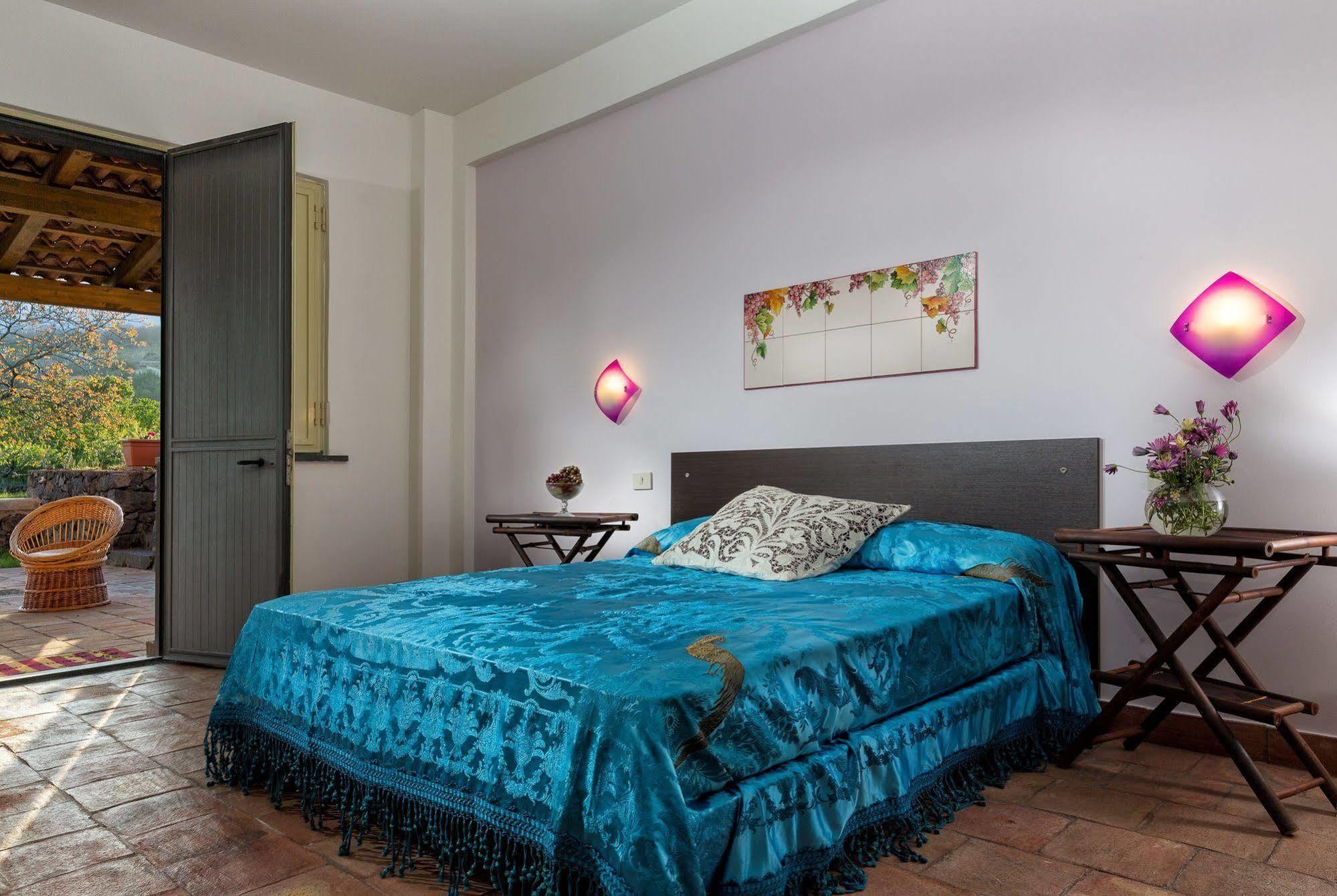 Nake Residenza Artistica Villa SantʼAlfio Kültér fotó
