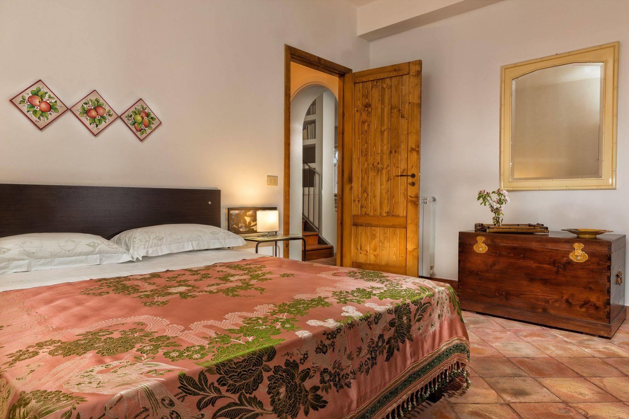 Nake Residenza Artistica Villa SantʼAlfio Kültér fotó