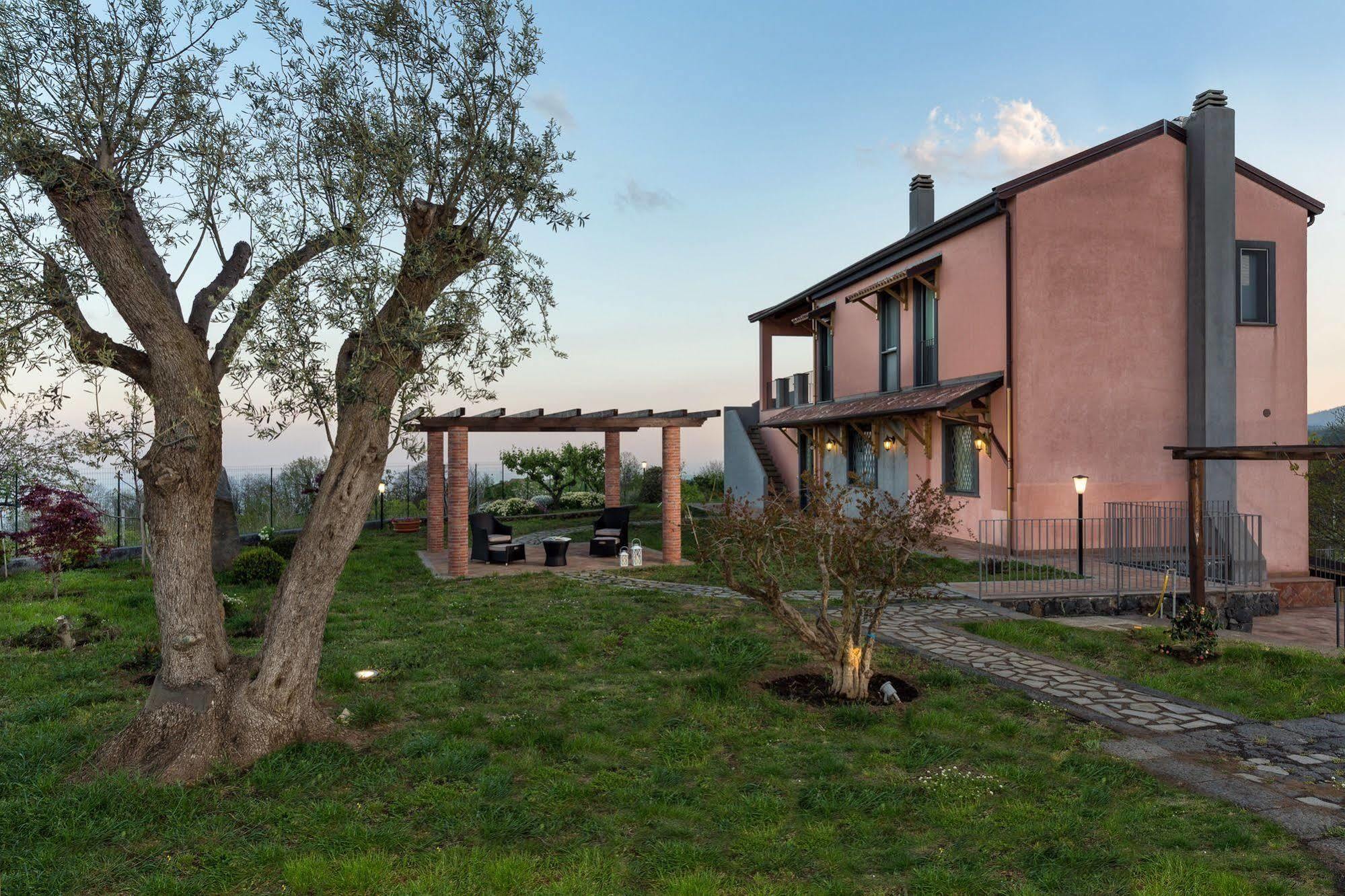 Nake Residenza Artistica Villa SantʼAlfio Kültér fotó