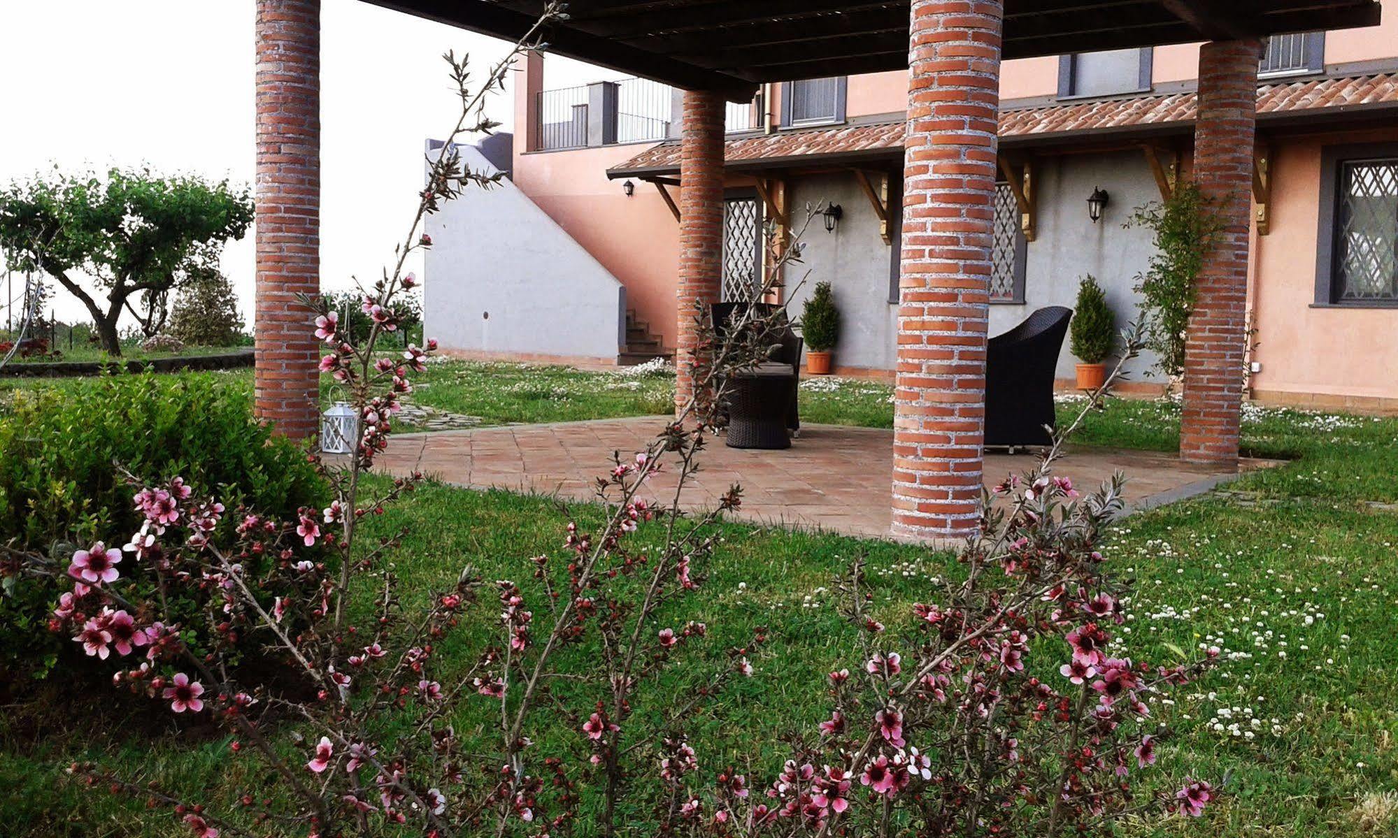 Nake Residenza Artistica Villa SantʼAlfio Kültér fotó